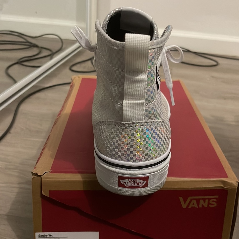 Vans - Picture 3 of 4